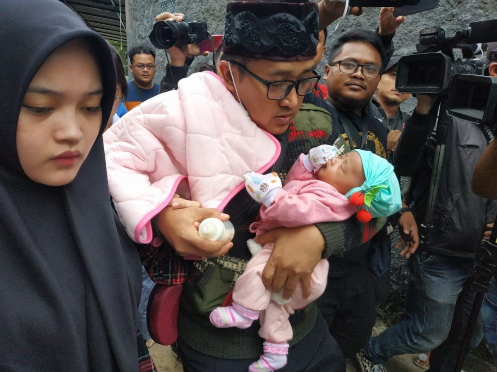 [FOTO] Jenazah Lina Ibu Rizky Febian Dipindahkan ke Ujungberung