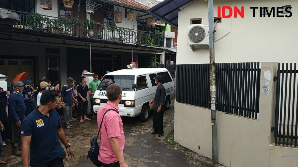 [FOTO] Jenazah Lina Ibu Rizky Febian Dipindahkan ke Ujungberung
