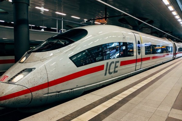 Aturan Baru Naik Shinkansen, Pengguna Koper Harus Checkin Dulu!