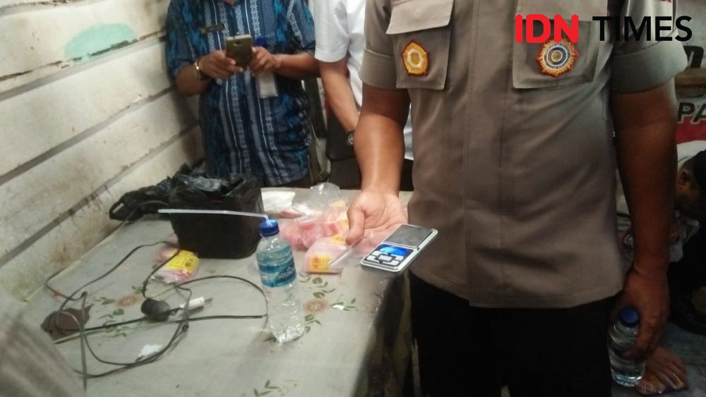 Bawa Empat Kilogram Ganja, Warga Bekasi Diamankan di Karawang