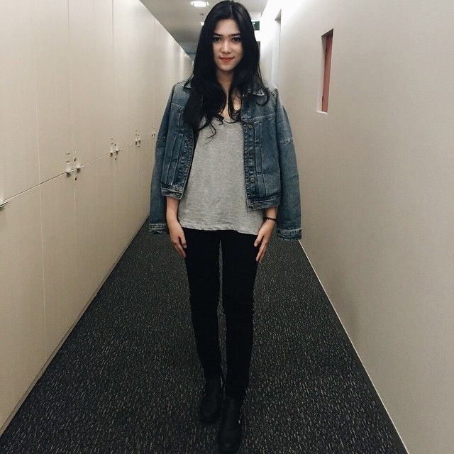 Casual hingga Classy! Begini 12 Style Memesona ala Isyana Sarasvati