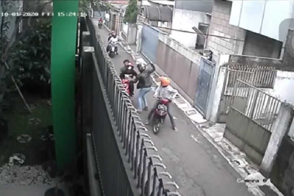 Video Pembacokan Viral di Bandung, Korban Luka di Kepala dan Punggung 
