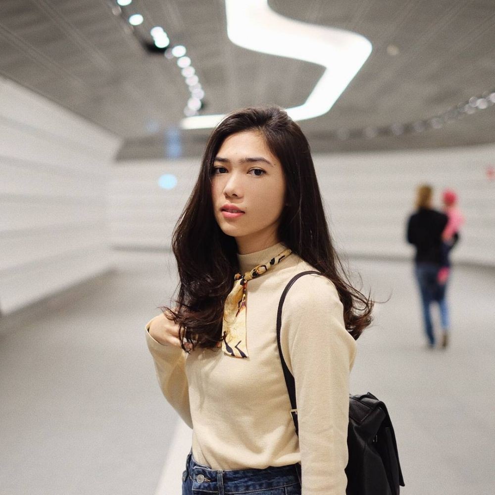 Casual hingga Classy! Begini 12 Style Memesona ala Isyana Sarasvati