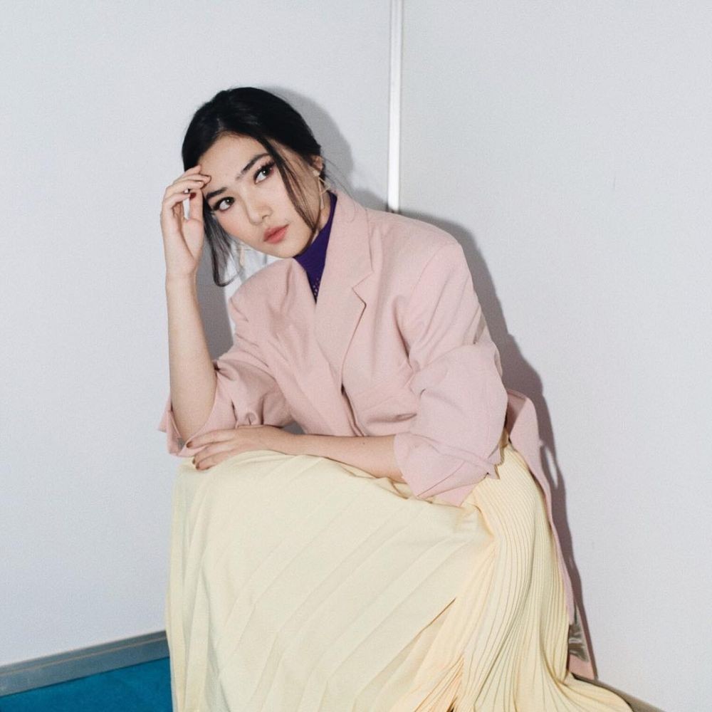 Casual hingga Classy! Begini 12 Style Memesona ala Isyana Sarasvati