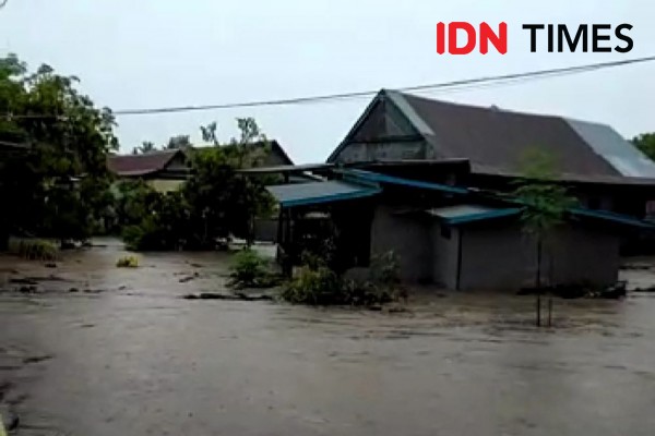 Rumah di Soppeng Hanyut Diterjang Banjir, di Barru 121 KK Terisolir