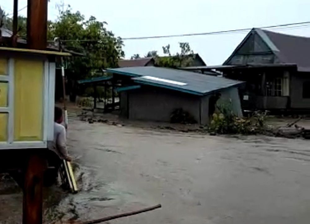 Rumah di Soppeng Hanyut Diterjang Banjir, di Barru 121 KK Terisolir