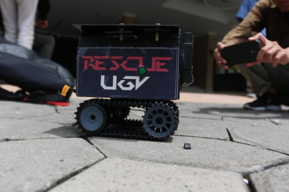 Canggih! Mahasiswa UNS Ciptakan Robot Pencari Korban Bencana