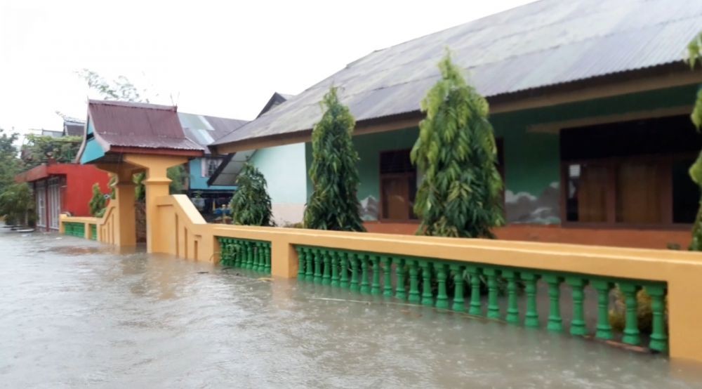 Gubernur Nurdin Melayat Bocah 4 Tahun yang Jadi Korban Banjir di Barru
