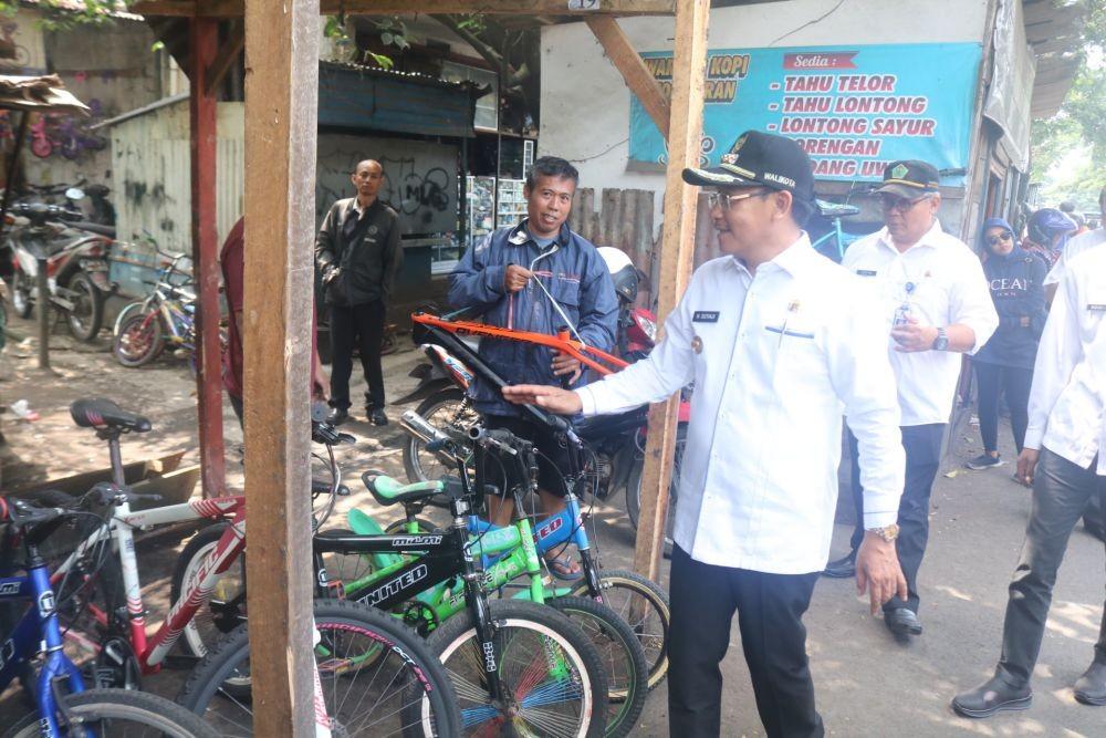 Tinjau Langsung Pasar Comboran, Sutiaji Berharap Fasilitas Ditambah 