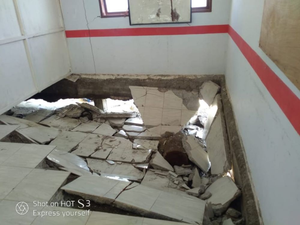Lantai di SMP 14 Pangkep Amblas Diterjang Gelombang 