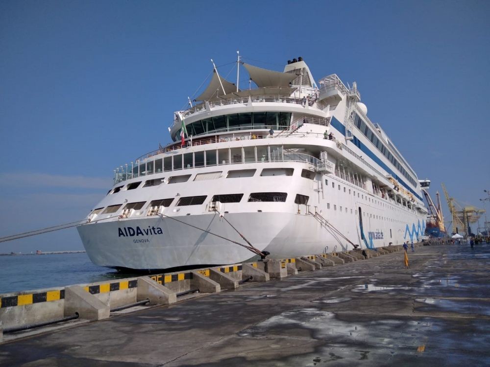 [FOTO] Mewahnya Kapal Pesiar Pertama yang Singgah di Semarang 