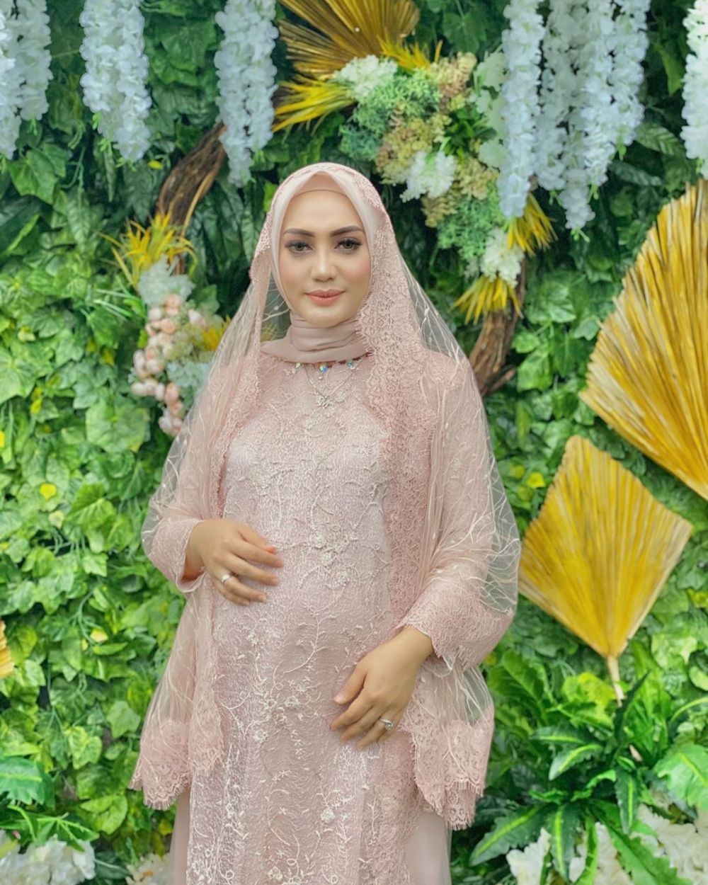 9 Referensi Kebaya  Batik ala Mama Lita yang Selalu 