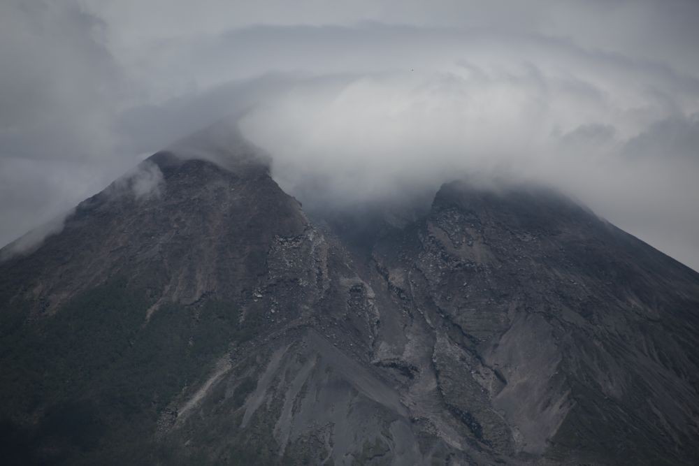 Malam Ini Awan Panas Guguran Gunung Merapi Meluncur hingga 2 Km  