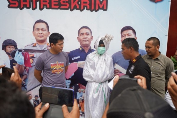 Niatnya Prank, Pria 'Pocong' di Gowa Diciduk Polisi