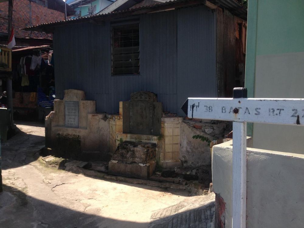 Memprihatinkan, Makam Bong China di Semarang Tergencet Rumah Warga