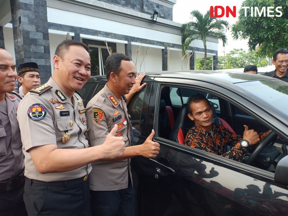 Bermodus Rental, Angga Gadaikan Mobil Mitranya