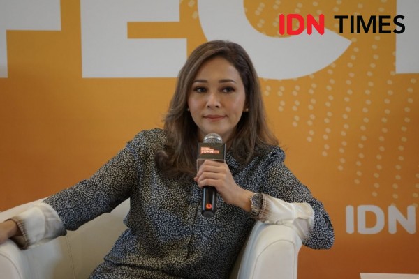 10 Pesona Anggun Maia Estianty Pakai Dress Branded, Istimewa Abis!