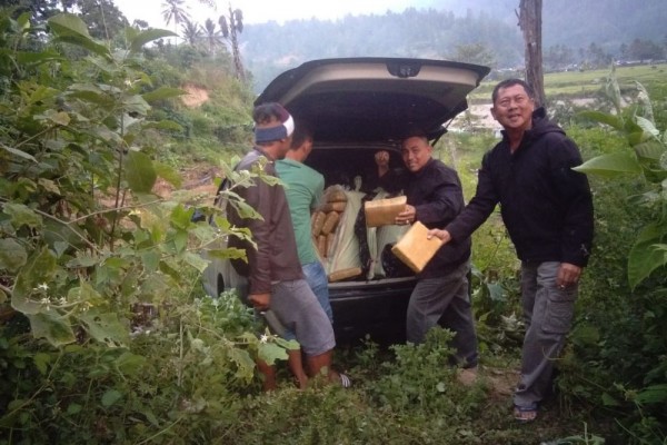 Sempat Kejar-kejaran, Polisi Hentikan Mobil Pengangkut 367 Kg Ganja