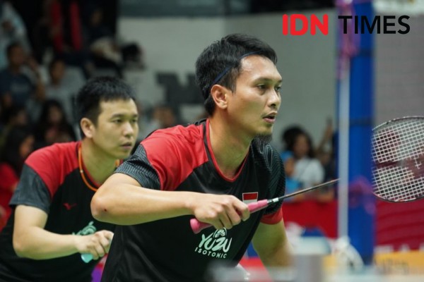 Berdoa Dukung Sang Ayah, Foto Anak-anak Hendra/Ahsan Viral di Medsos