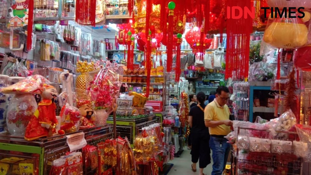 Jelang Imlek, Ornamen Pohon Sakura Berlampu Paling Banyak Diminati