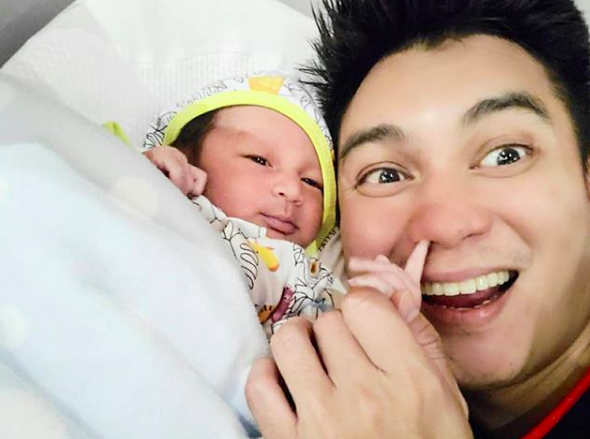 Papa Siaga Idaman, 10 Momen Manis Interaksi Baim Wong dan Baby Kiano 