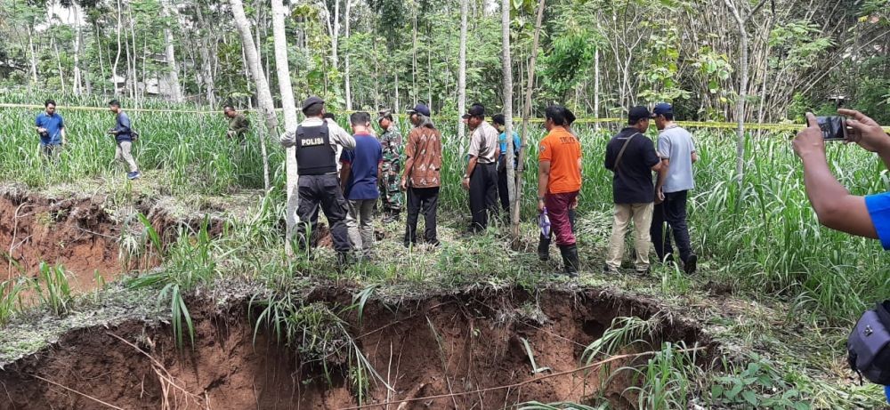 Tanah Amblas di Pacitan, Pemkab Tunggu Hasil Penelitian Ahli Geologi  