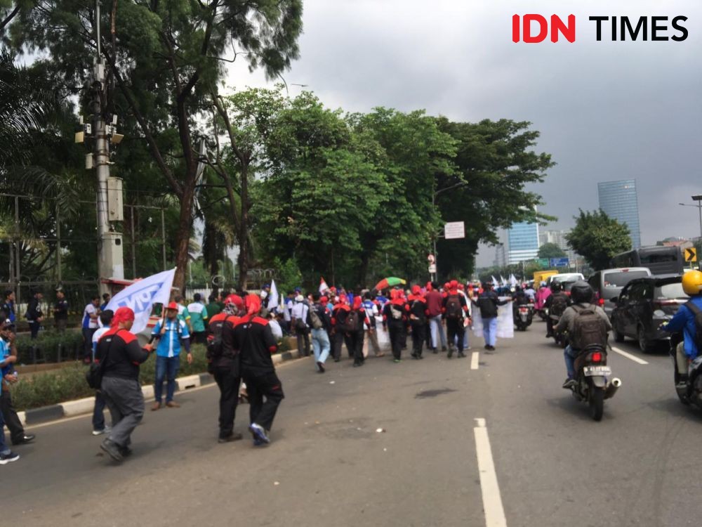 Dianggap Menindas, Omnibus Law Jokowi juga Ditolak Buruh di Sumut 