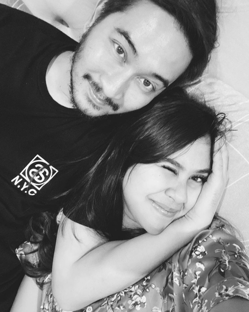 9 Potret Serunya Syahnaz dan Jeje Momong si Kembar Zayn dan Zunaira