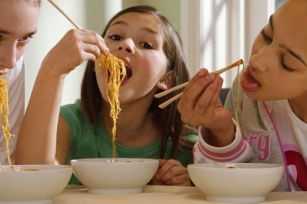 https://cdn.idntimes.com/content-images/post/20200121/children-often-eat-instant-noodle-69bff48a3d1d20c83352b62921666869_200x200.jpg