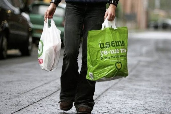 Pedagang Pasar Kosambi dan Cihapit Kurangi Pemakaian Kantong Plastik
