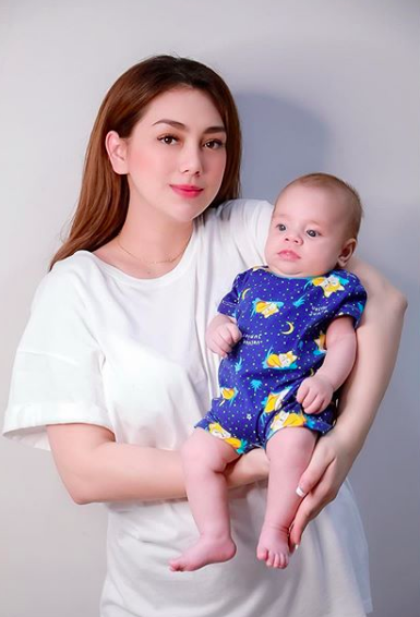 10 Potret Harmonis Celine Evangelista dan Baby Koa, Gemas!