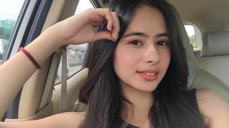 10 Potret Manis Tania Qumsoani, Artis Muda yang Kian Naik Daun