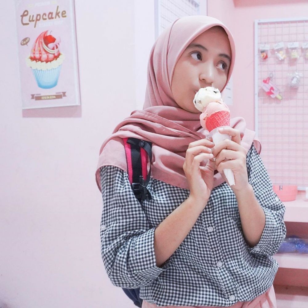 Berhijab dan Jago Ngelawak, 10 Foto Manis Arafah Rianti
