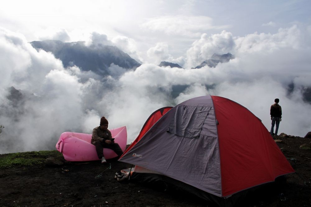 Viral! Banjir di Gunung Merbabu, Tenda Pendaki Hanyut Masuk ke Jurang