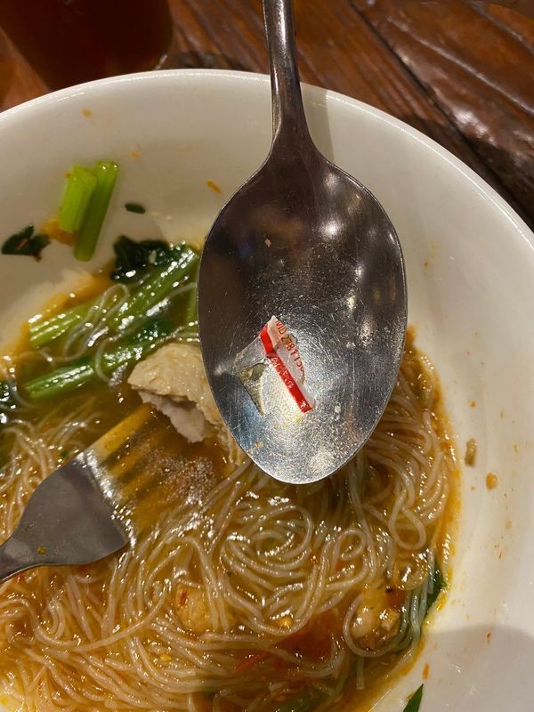 Bikin Ngilu, 10 Netizen Ini Temukan Benda Asing di Makanannya