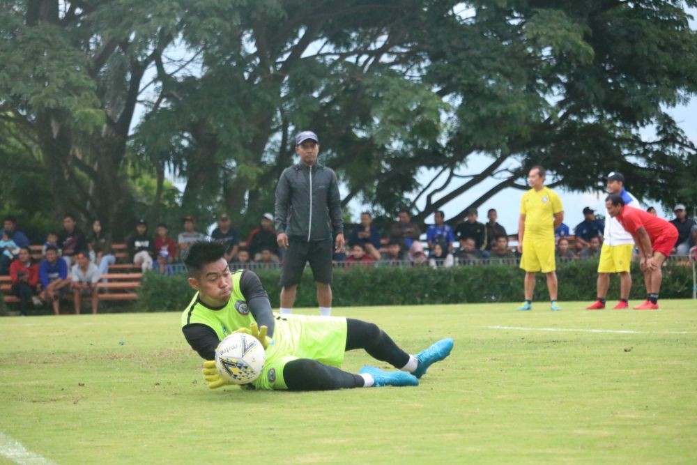 Teguh Amirudin Merapat, Formasi Kiper Arema FC Lengkap 