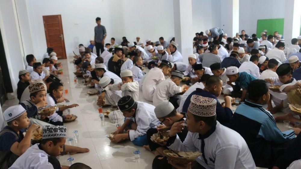 Komunitas Warung Sedekah Makassar, Menebar Kebaikan dari Donasi Warga