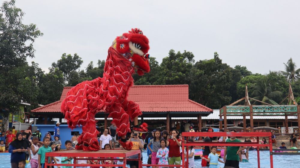 Imlek 2020, Pertama di Indonesia  Barongsai Menari di Atas Air