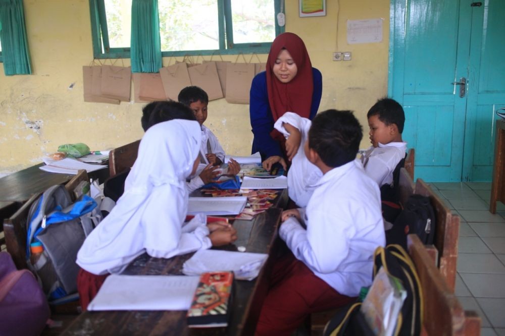 Mahasiswa UNY Ajak Siswa SD Belajar Berhitung dengan Media Puzzle