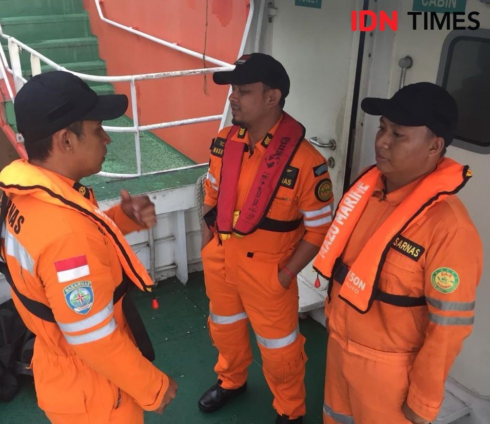 Tabur Kembang, Dukun Partner SAR Cari Korban di Pantai Selatan Cilacap