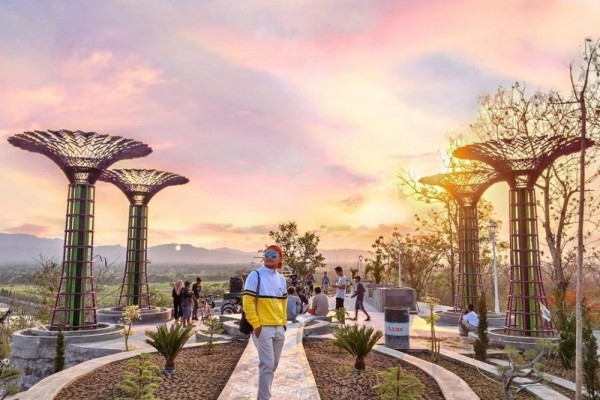Gak Cuma di Singapura, Kini Gardens by The Bay Juga Ada di Klaten Lho!
