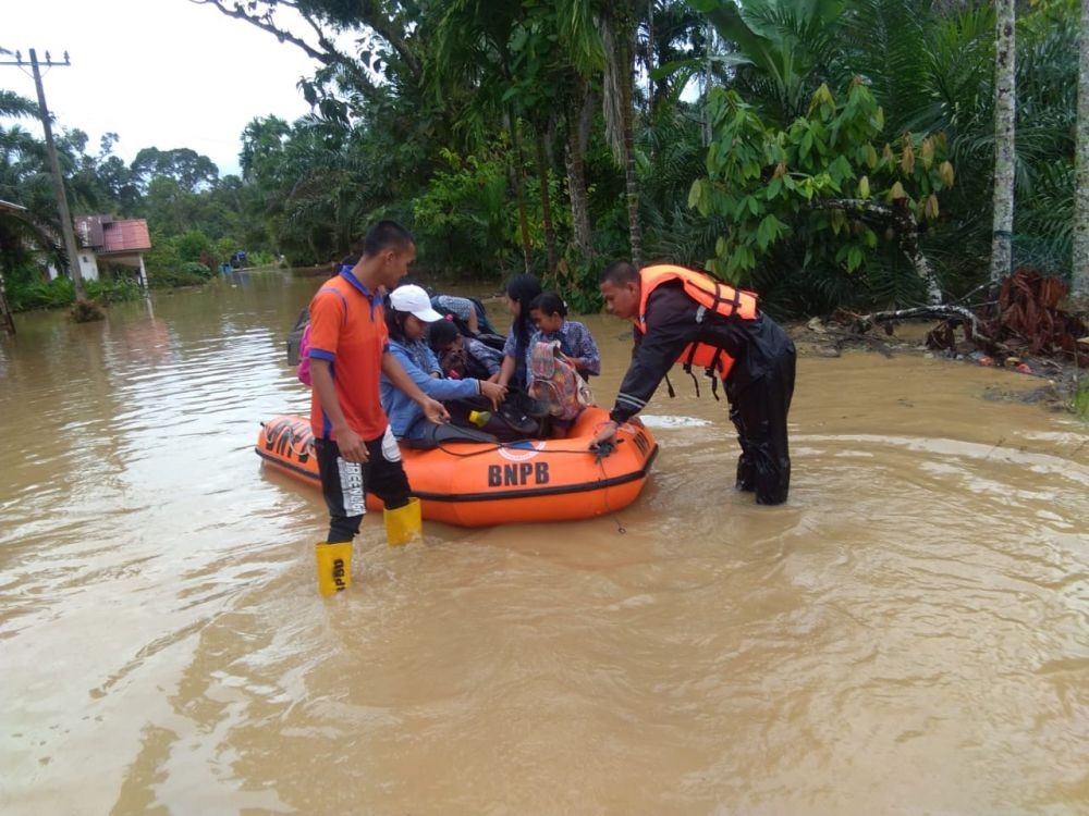 Siswa Korban Banjir Bandang di Barus Tetap Bisa Belajar Tanpa Seragam