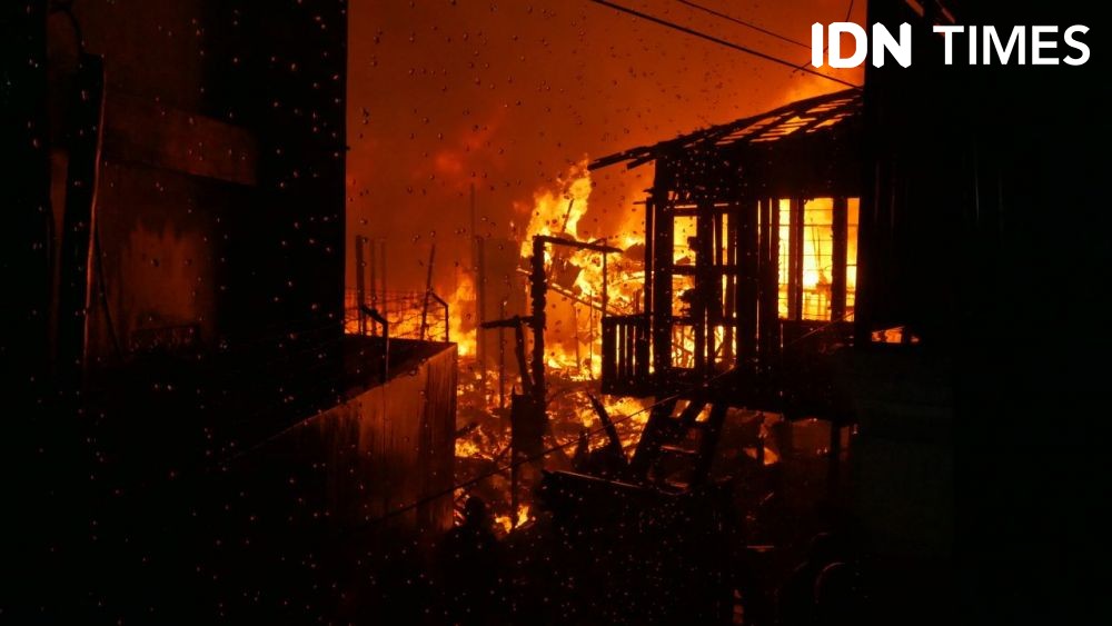 Kebakaran di Samarinda Hanguskan Sepuluh Bangunan, Dua Orang Terluka 