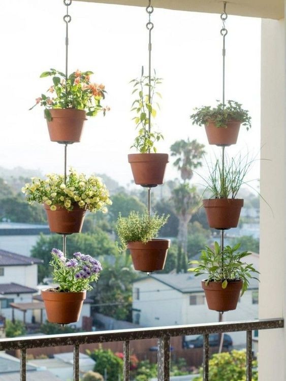 Adem Tapi Hemat Ruang, 9 Inspirasi Vertical Garden Ini Bisa Kamu Coba