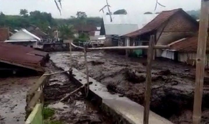 Banjir Bondowoso, Khofifah Apresiasi Gerak Cepat Pembersihan