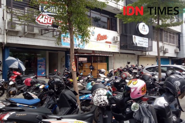PD Parkir Makassar Dibikin Pusing Ojol yang Doyan Ngetem Depan Mall