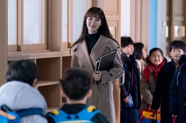 Jadi Guru, 10 Potret Manis Seohyun SNSD di KDrama Hello Dracula