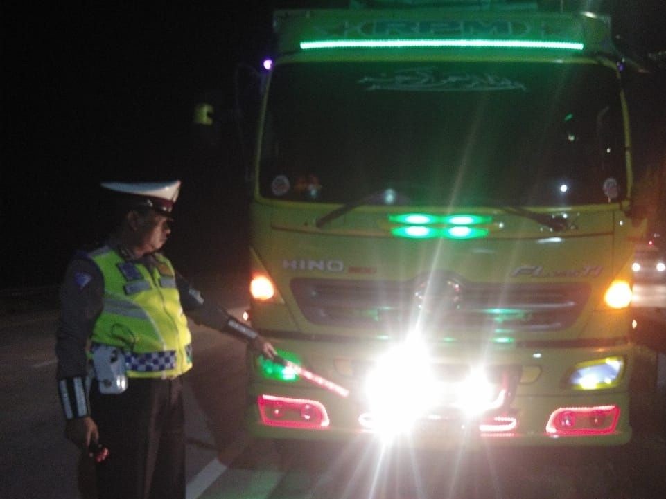 Bus Rombongan 16 Kiyai Jatim Kecelakaan di Tol Cipali, Kondektur Tewas