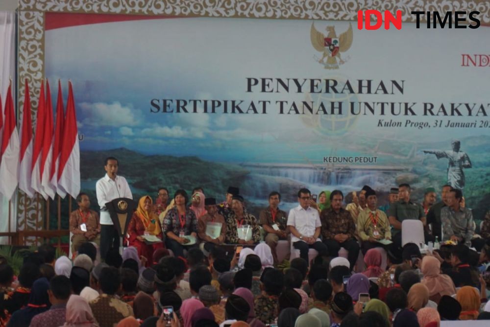 Bagi-bagi Sertifikat Tanah, Jokowi: Boleh Diagunkan Asal Hati-hati