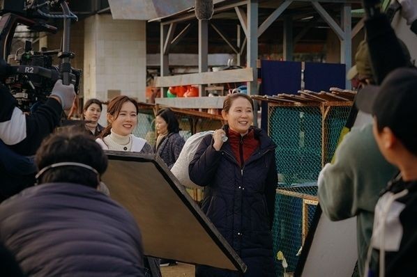 Main KDrama Terus! 10 Potret Kim Sun Young si Aktris Tersibuk